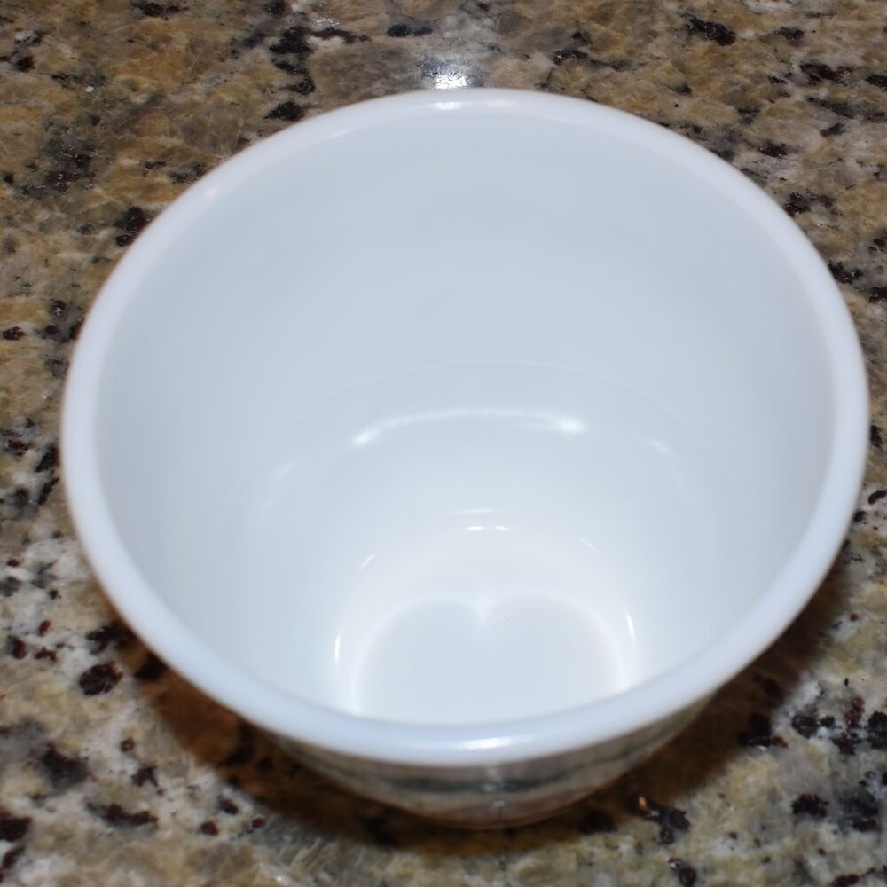 Vintage Hazel Atlas Milk Glass Mixing Bowl - Apples Design - Picture 4 of 4